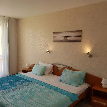 Hotel Aqua ホテル ラヴダ