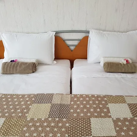 Hotel Aqua 2* ラヴダ